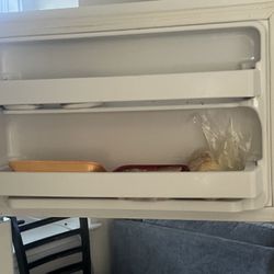 GE refrigerator For Sale 