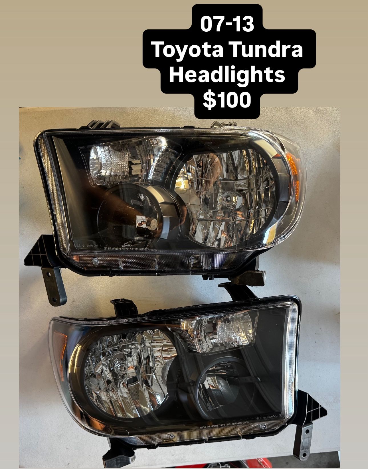 Headlights Toyota Tundra 