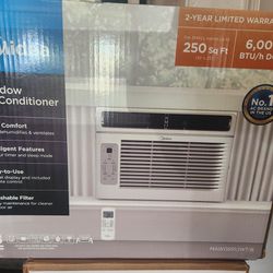 Midea 6000 Btu Window Air Conditioner. New