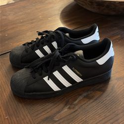 Adidas superstar “never worn”