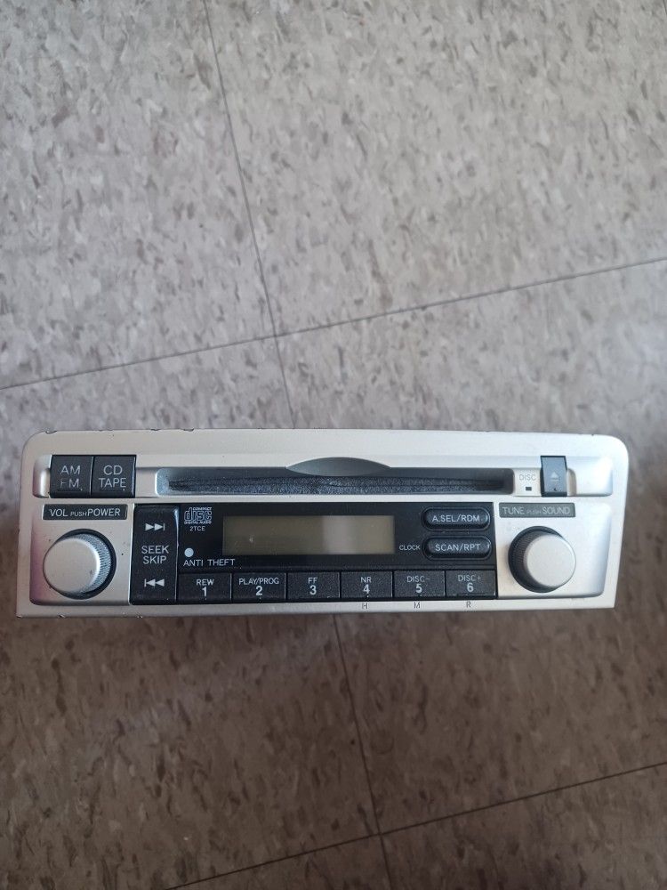 2001-2005 HONDA CIVIC HYBRID AM/FM CD CAR RADIO,USED BUT STILL GOOD ONLY PICK UP