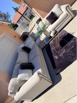 Large beige sectional couch 🛋️
