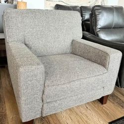 Beautiful Mid Century Modern Style Accent Chair (New In A Box)