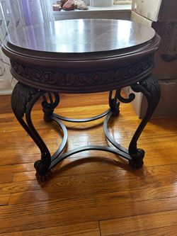 Set of 2 brown wooden end tables