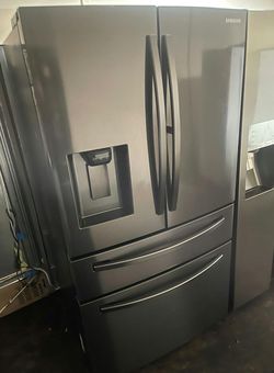 Samsung 4-Door Refrigerator Black Stainless Steel