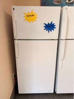 Apartment style- Hotpoint Refrigerator (6 Months Warranty) ALKA#8171