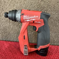 Milwaukee 2505-20 M12 Fuel Installation Drill/Driver With Battery