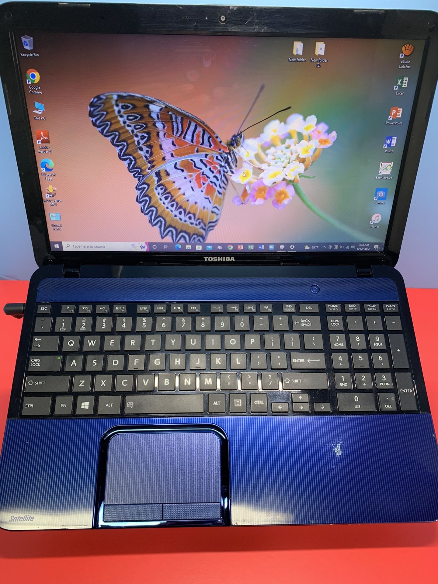 ..TOSHIBA SATÉLITE . .L855S….120 GB SSD...6.0 RAM . READY FOR CLASSES ON LINE OR WORK FROM HOME