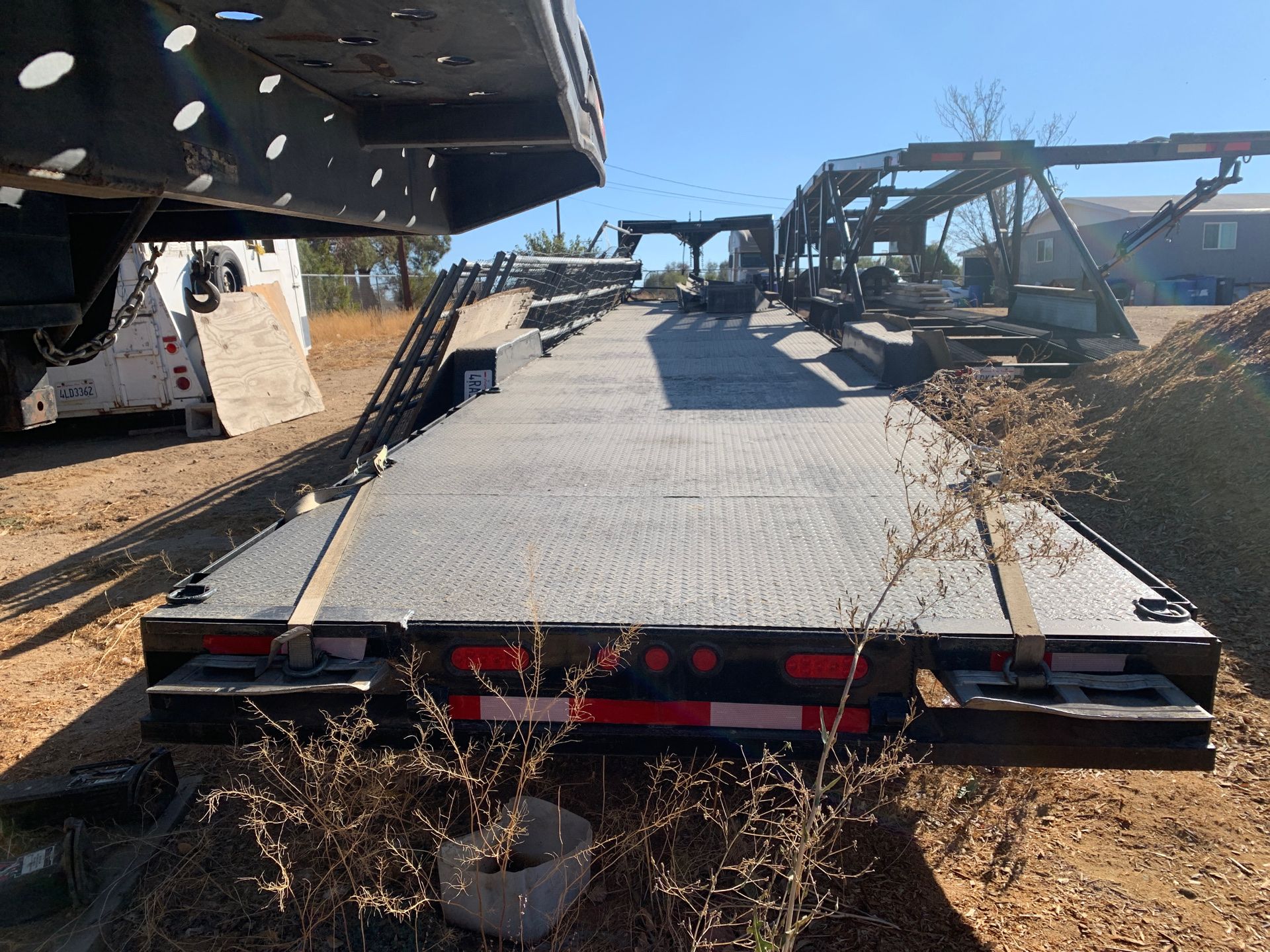 2012 Kaufman flatbed trailer