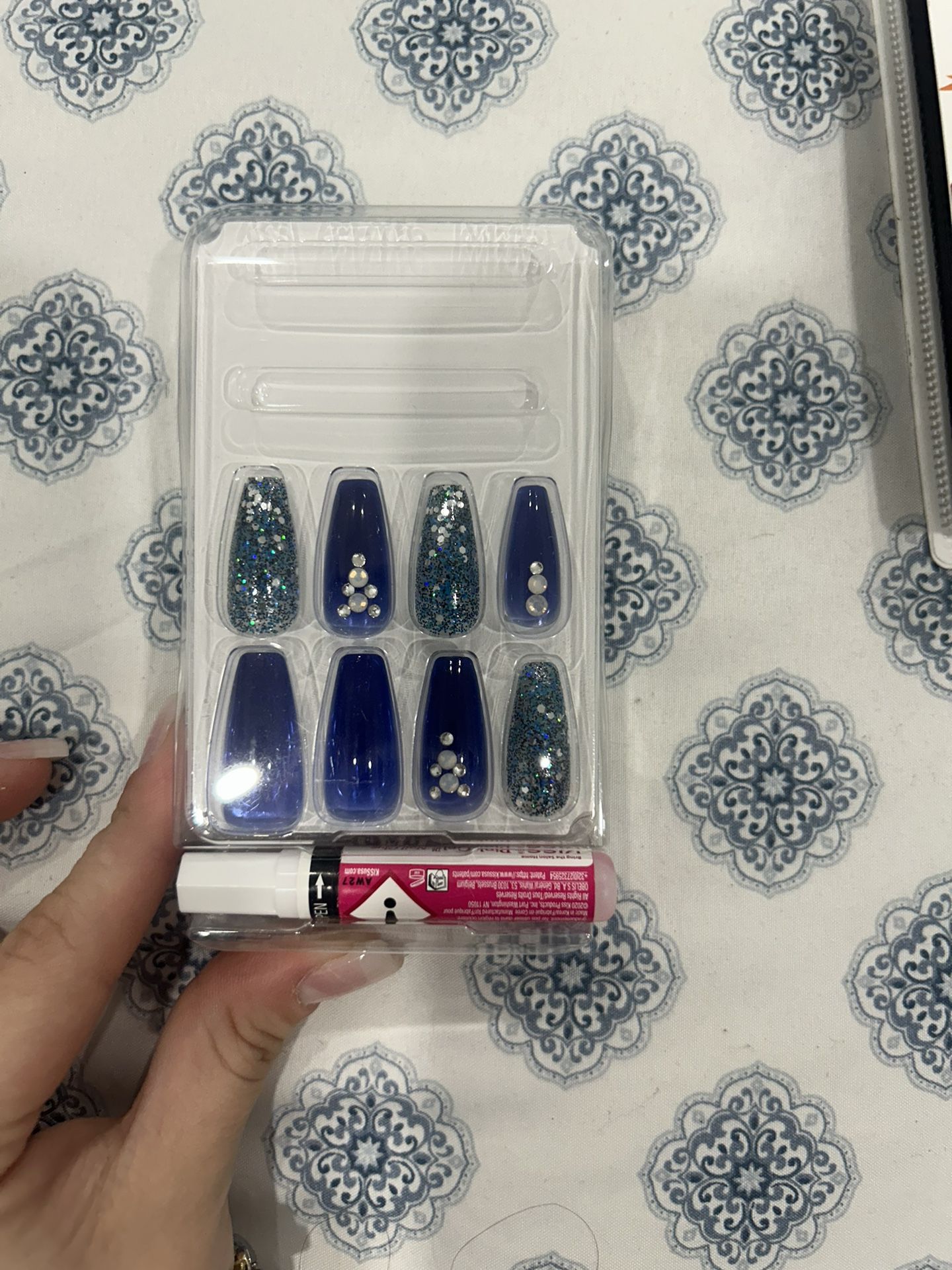 kiss press on jelly nails. unused but box was broken
