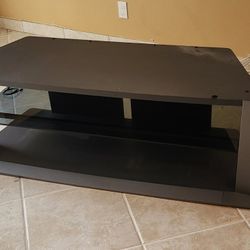 ENTERTAINMENT CENTER TV STAND IN EXCELLENT CONDITION 