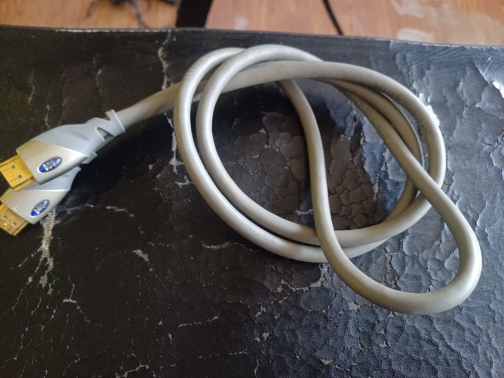 HDMI CABLE 4FT $10 FINAL PRICE 