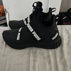 Puma Runners Size 7.5