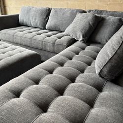 Good condition! Beautiful Sectional Sofa Couch! Delivery Available. No Scams Or Deposits 