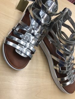 Girls sandals size 7