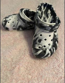 NWOT CROCS SZ 2Y 