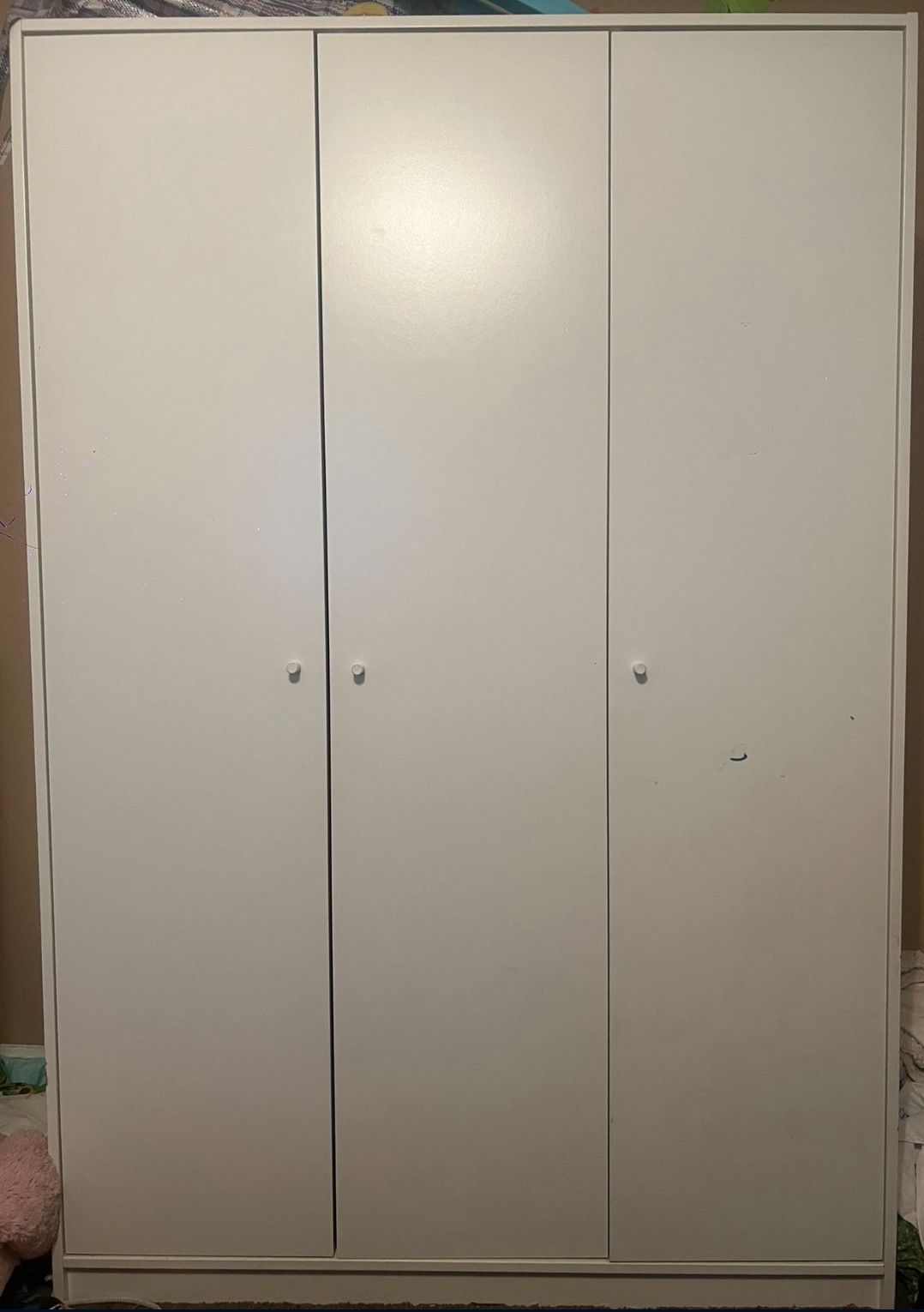 Wardrobe with 3 doors
