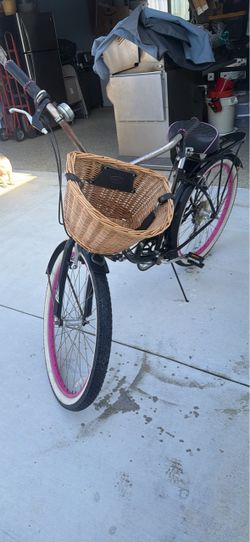 Schwinn riverside 7 speed womans bike with basket