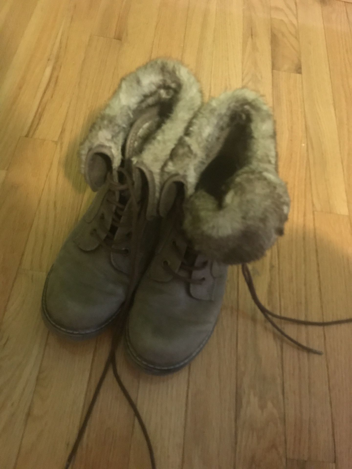 suede size 11 boots with fur
