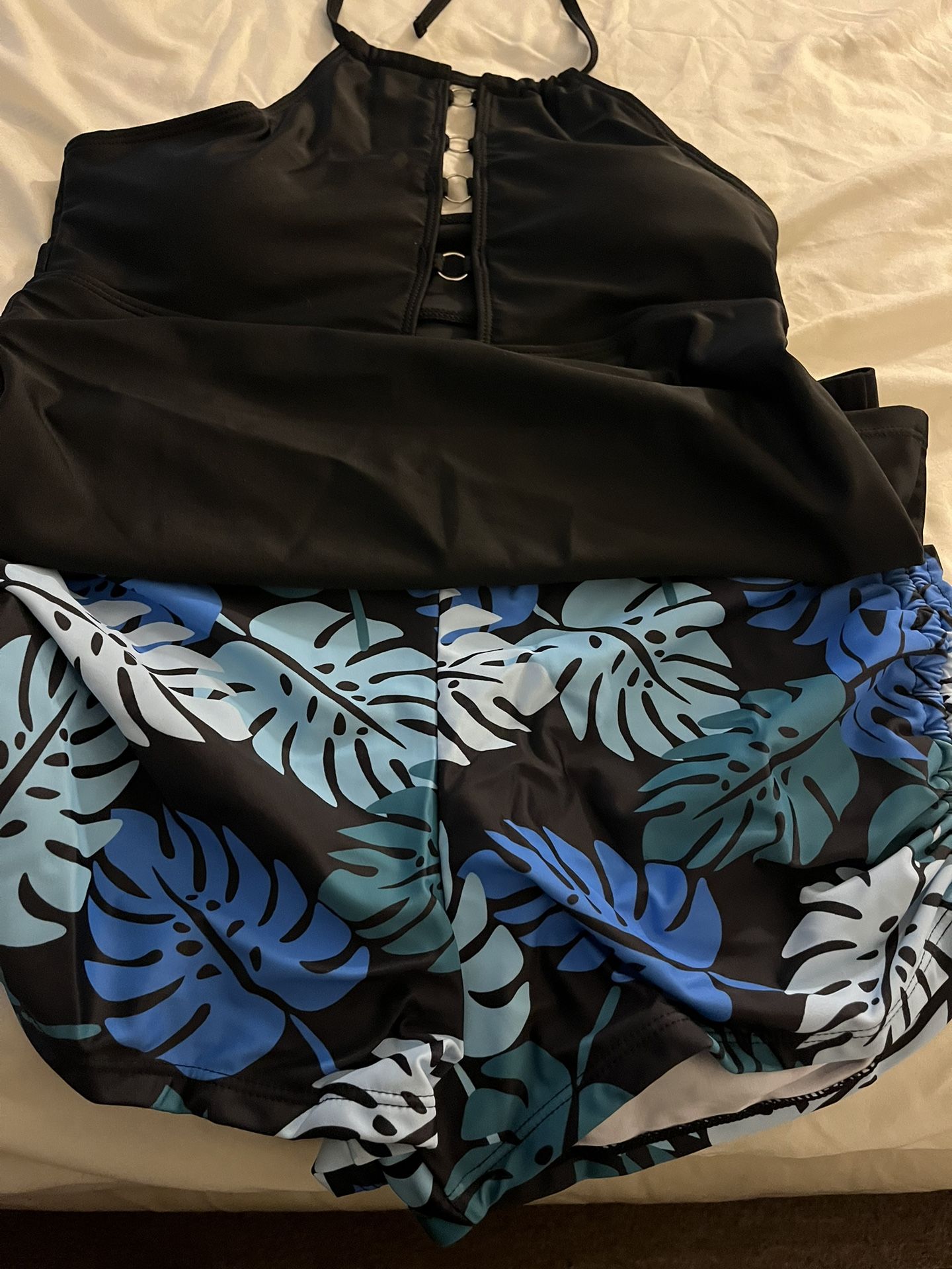 2 Piece Swimsuit Leaf Print Tankini Set Size Large 8-10 New Condition