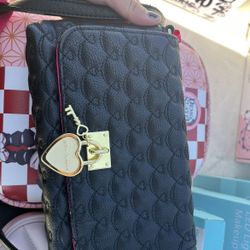Black Crossover Purse With Bow