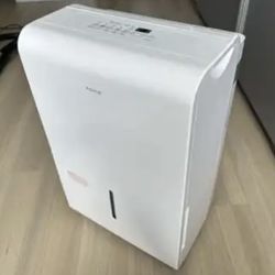 Dehumidifier USED hOmeLabs 4500 Sq. Ft