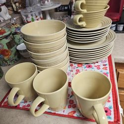 24 piece of dish wear in good fair condition Used  Pick UP ONLY serious buyers please 