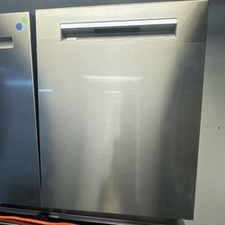 24" Top Control Tall Tub Pocket Handle Dishwasher (CrystalDry™)