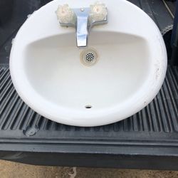 Carpenter’s Dream-White Porcelain Bathroom Sink W/faucet