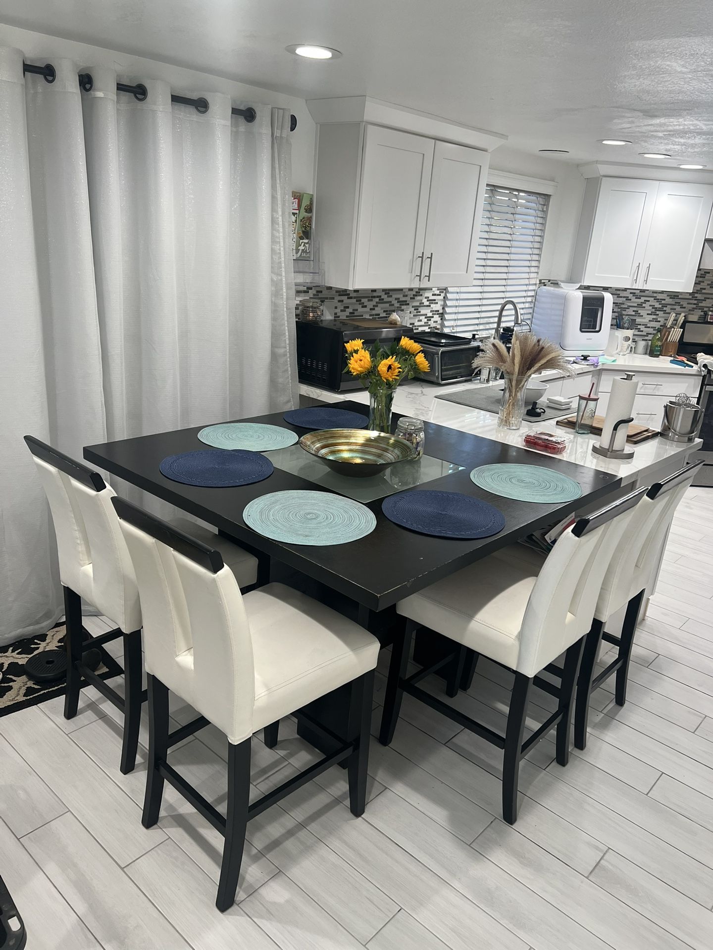 Dining Table +8 Chairs