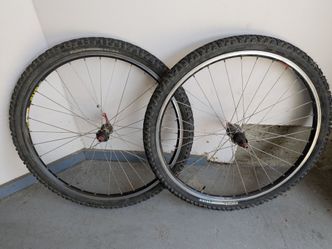 Mountain bike wheels and tires