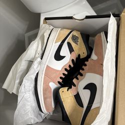 Jordan 1 Magic Embers Mid