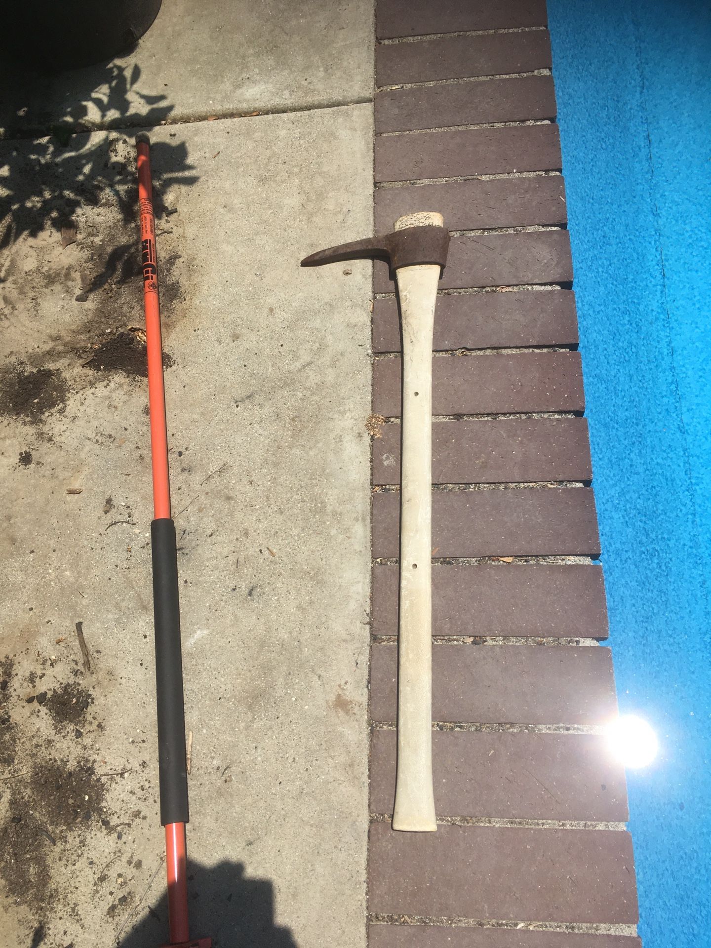 ludell pick half broken, good digging tool