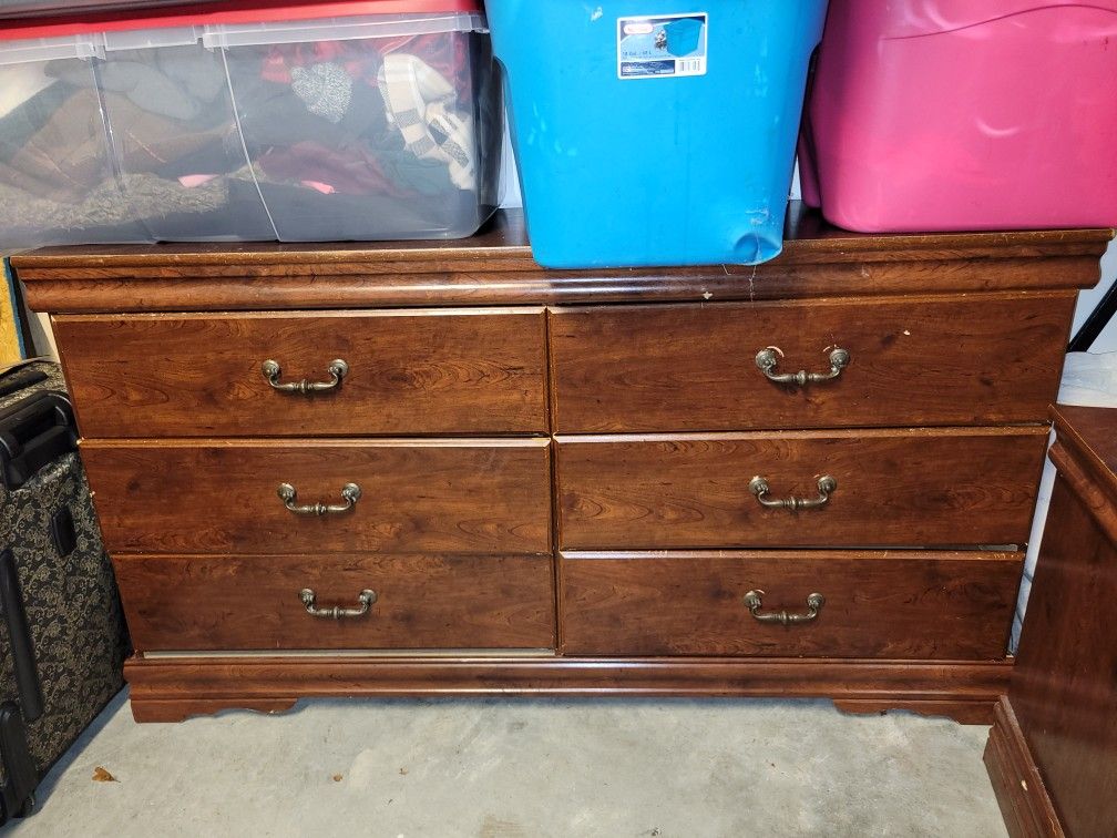 Dresser and Nightstand 