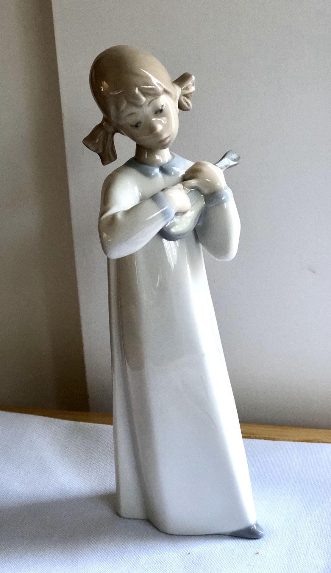 Lladro Figurine of a girl playing the Violin 7” tall
