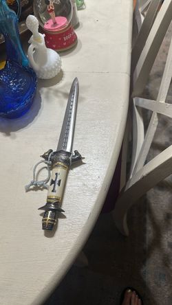 Decorative knights temple replica dagger.