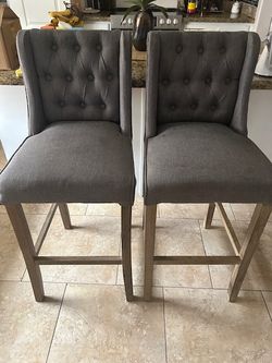 Gorgeous Grey Glass Table +4 Chairs & 2 Matching Bar Stools