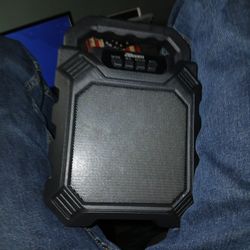 Speaker Barley Used Practicaly Brand New