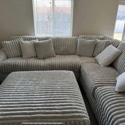 Stupendous 3-Piece Sectional With  Ottoman And Throw Pillows 