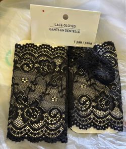 Black lace fingerless gloves with thumb