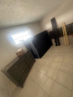 Bed set with dresser bed/box