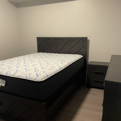 Bed, Dresser and 2 Nightstands