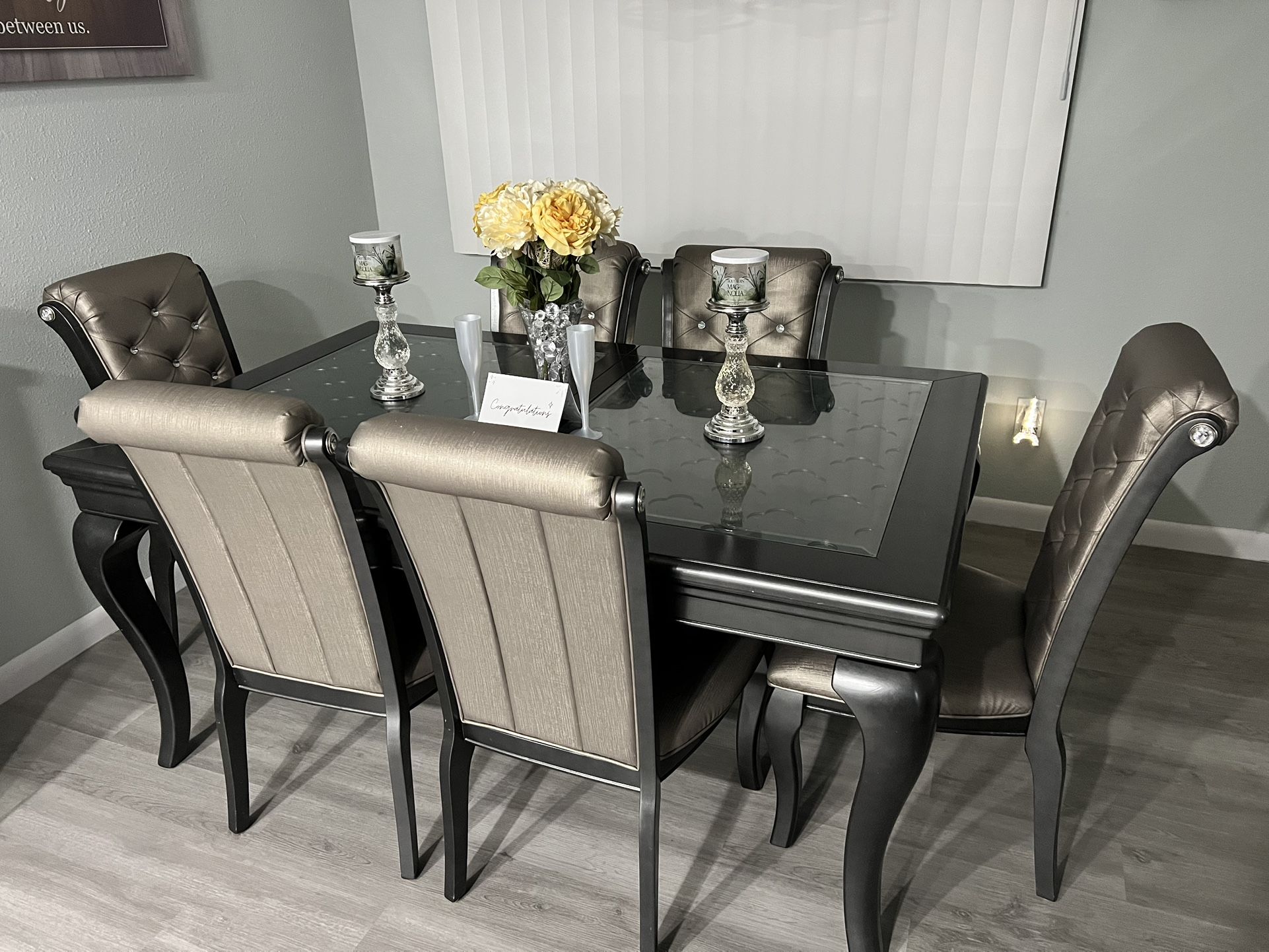 Dining Room Table and 6 chairs