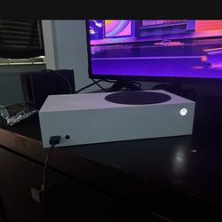 Xbox Series S 512gb w/ A50 Wireless Gaming Headset