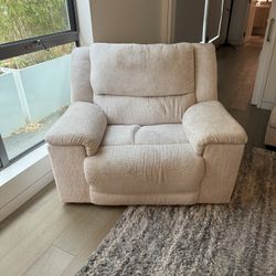 Oversized power recliner