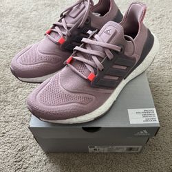 NEW Adidas Ultraboost 22 Women’s Size 8