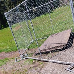TONIGHT $300!!! 7 Pieces Of 6x10 Chainlink Fencing And Hardware 