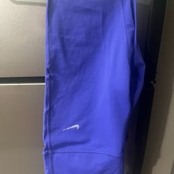 Great Deal Great Condition Women’s Size medium Nike Dri Fit Capri Leggings Lavender 