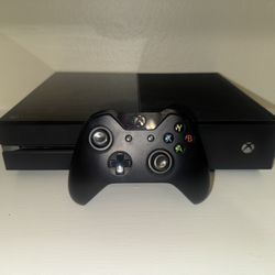 Xbox One 500GB  + Black Controller – Cleaned & New Thermal Paste