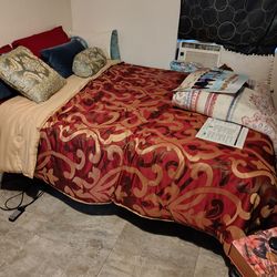 Table with 4 high chairs